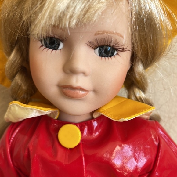 Rain shower Rachel Porcelain doll - Picture 2 of 16